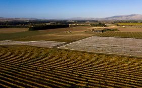 Romantic Vineyard Getaway On Wine Estate, With Wine Tasting, Hot Tub And Amazing Views